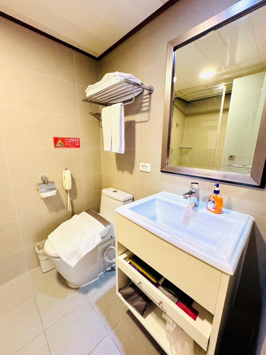 Hub Hotel Kaohsiung Cisian Branch Exterior foto